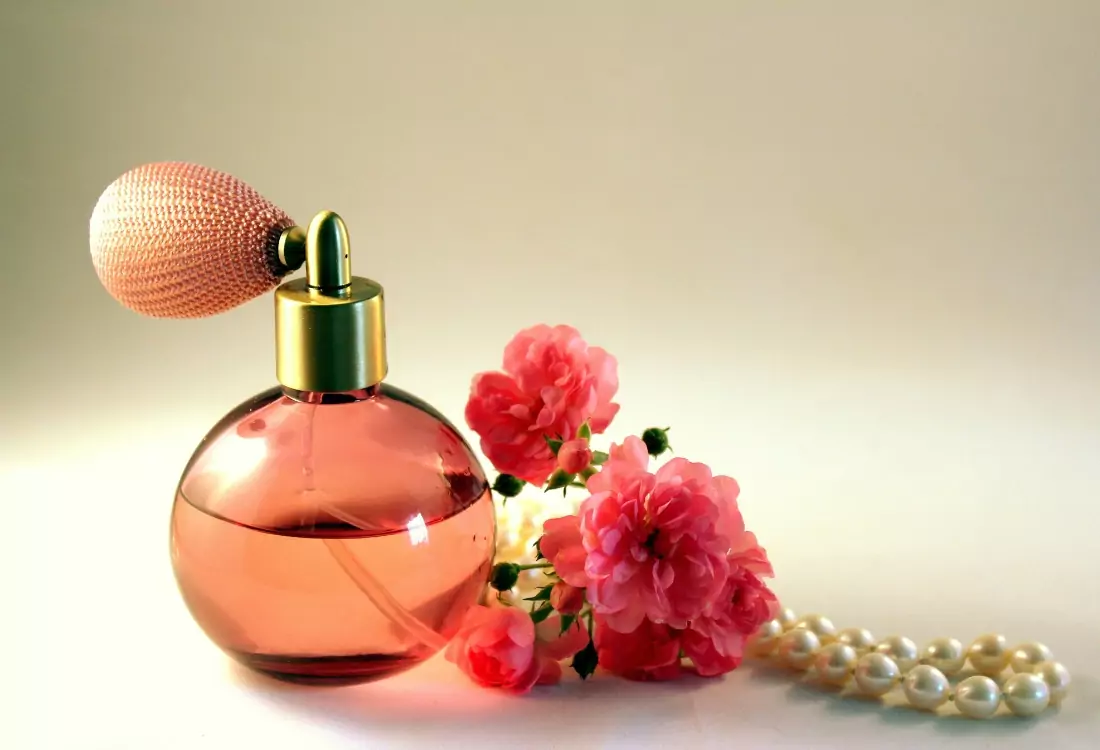 perfume-on-mothers-day-gift