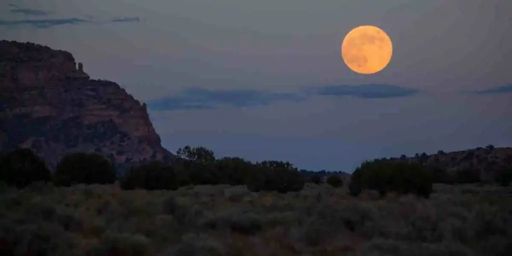 Best Locations to Watch the Harvest Moon 2025 in the USA