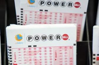women-powerball-ticket-closeup