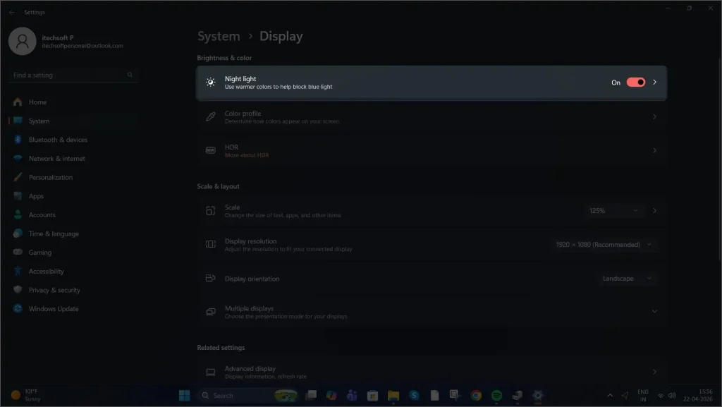 Night light Use warmer colors to help block blue light in windows 11