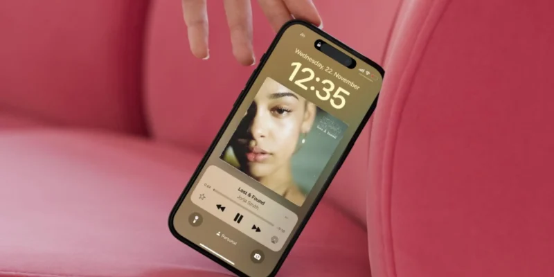 How to Remove Music Player from iPhone lock screen in iOS 26