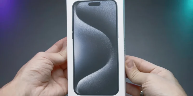 What does iPhone 15 come with in the Box?